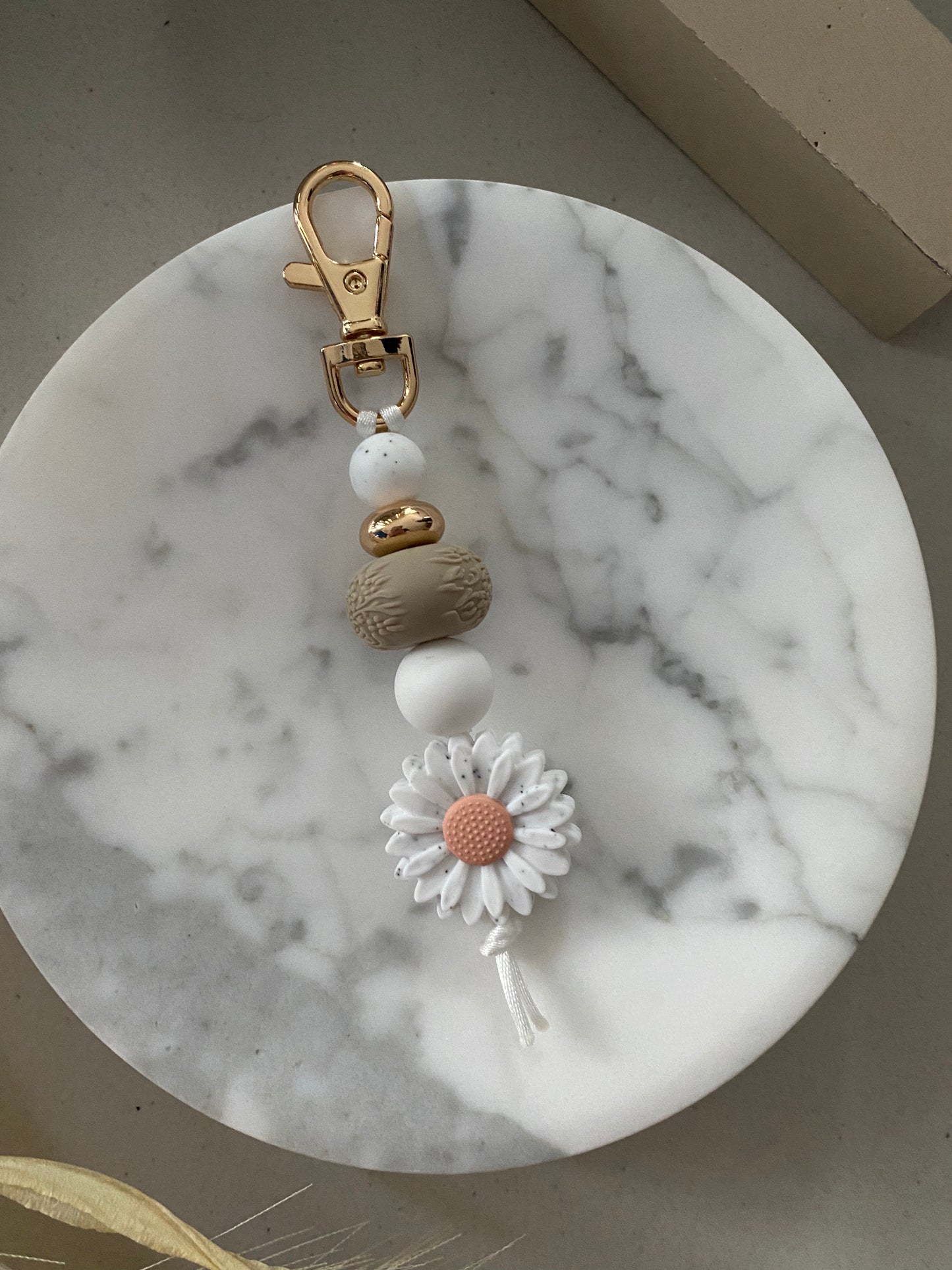 Speckled Daisy Keyring – ByEmilyRuth
