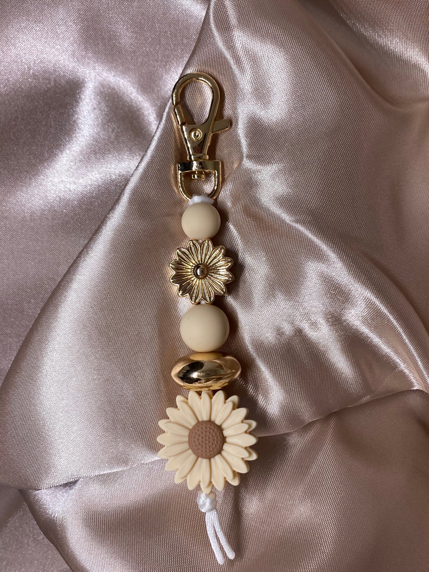 Deluxe Cream Daisy Keyring